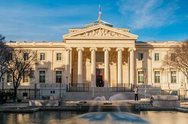 Mettre fin à l’impunité sur le Web : sept ministres s’engagent à lutter contre la haine en ligne avec Laetitia Avia