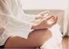personne en posture de yoga, souplesse, équilibre, énergie