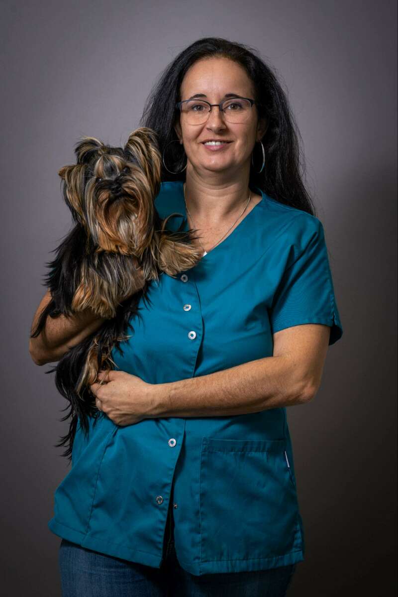 jennifer_avec_chien-min