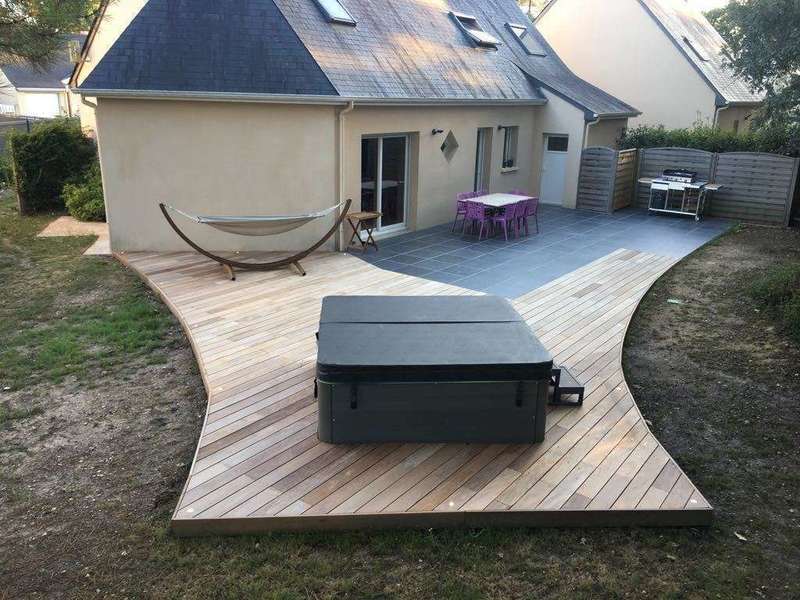 nouvelle terrasse en grès cérame et terrasse en bois exotique (IPE) 