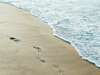 traces de pas dans le sable
