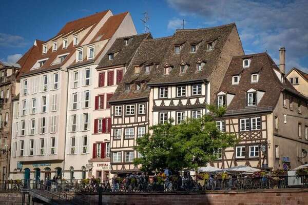 Location courte durée à Mulhouse : pourquoi confier son logement à une conciergerie locale ?