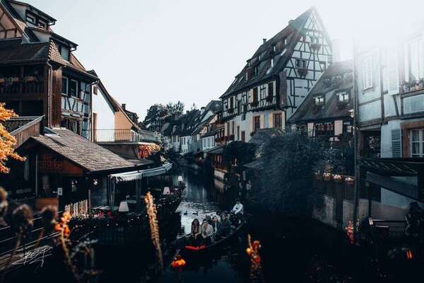 Location courte durée à Colmar : pourquoi confier son logement à une conciergerie locale ?