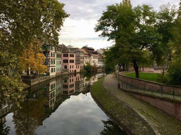 Conciergerie Airbnb en Alsace : ce que les propriétaires gagnent vraiment à déléguer