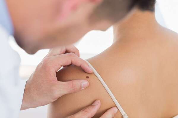 Médecine esthétique : pourquoi une consultation médicale va bien au-delà de la simple ride ?