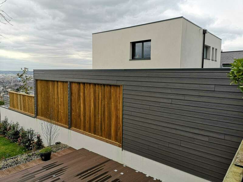 maison contemporaine blanche grise et bois