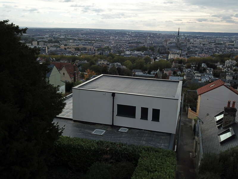 maison contemporaine blanche terrasse