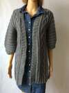 pull gris tricoté