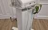Massage des pieds relaxant avec bougies pour soin podologique