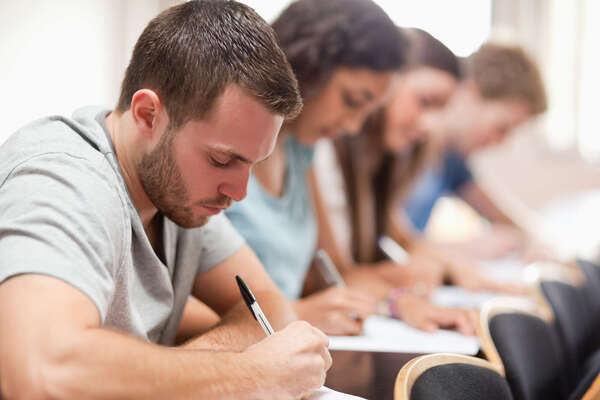 Examens et stress : comment les Fleurs de Bach peuvent accompagner les étudiants ?
