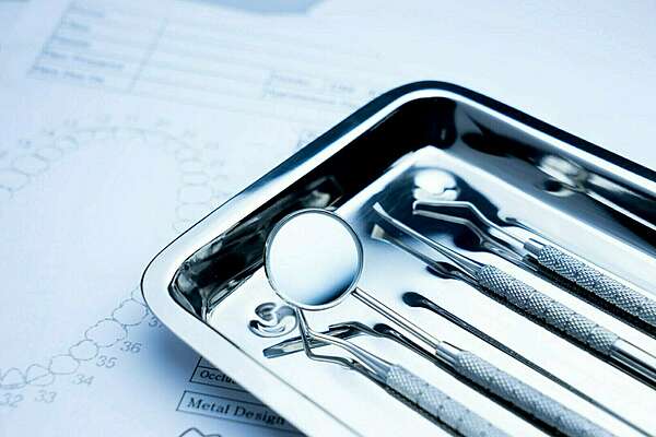 Techniques de chirurgie muco-gingivales avec apport de gencive : la greffe de conjonctif enfoui