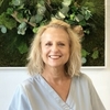 Portrait de Joëlle avec sourire naturel