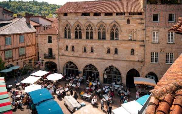 Location saisonnière à Figeac : pourquoi confier votre logement à une conciergerie locale dans le Lot