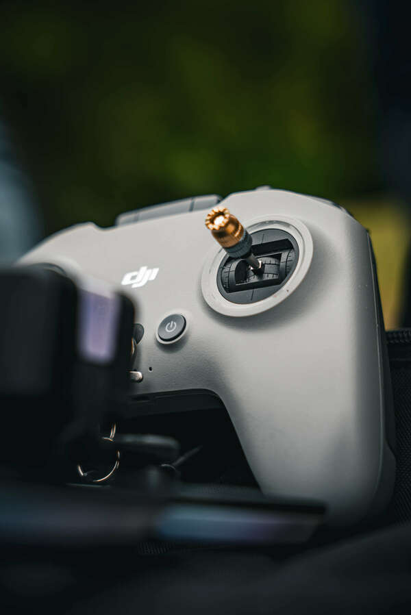 L'Évolution Fascinante de l'Industrie des Drones : De la Radiocommande à DJI