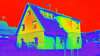 Maison vue avec effet de caméra thermique drone