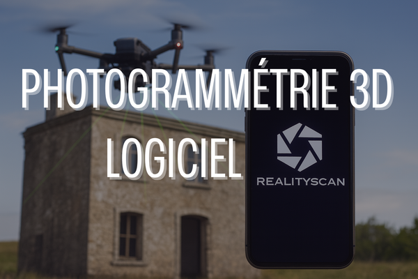 Télépilote drone réalisant une modélisation 3D avec RealityScan, appareil en main, captation aérienne et modèle 3D affiché à l’écran.