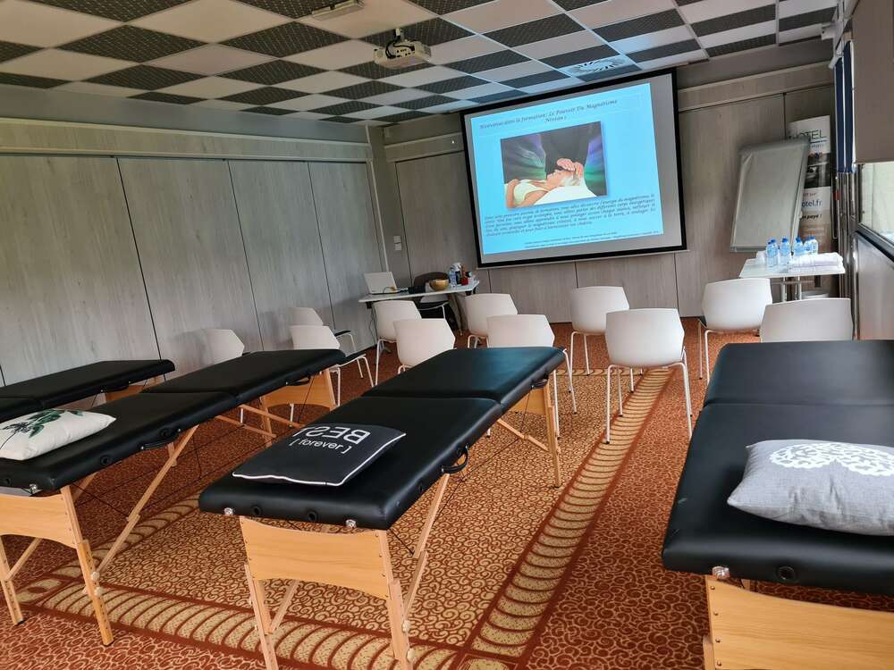 Groupe en formation magnétisme à Rennes, ambiance studieuse et bienveillante