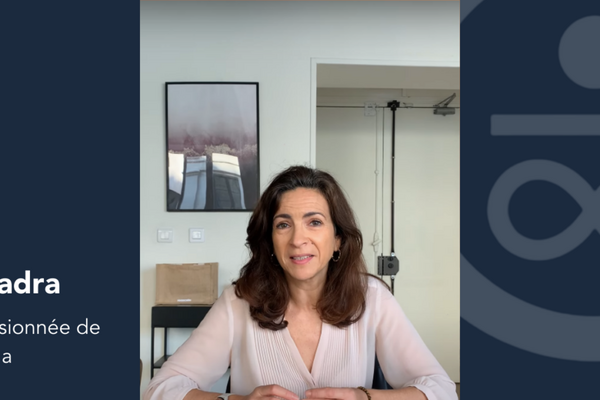 Passionnée de yoga, elle se forme à Yogist pour ses collaborateurs