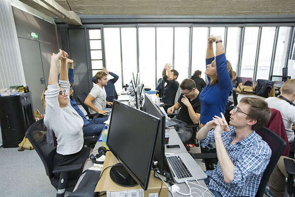 Le Yoga au bureau pour améliorer le bien-être au bureau