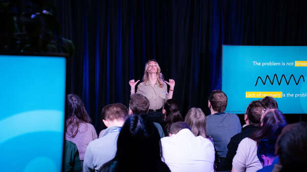 Du yoga au bureau : ma routine pour être efficace en réunion