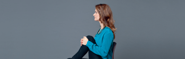 Du yoga assis sur ma chaise pour bouger… même dans les transports en commun ou en voiture