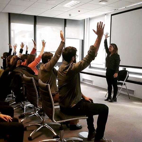 Le yoga assis sur chaise : la meilleure manière de gérer son stress en entreprise