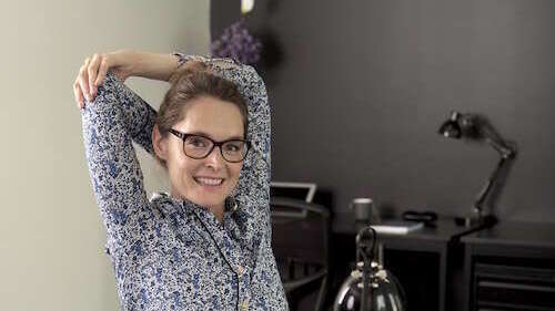 Sérieusement, on peut vraiment faire du yoga sur sa chaise de bureau ?