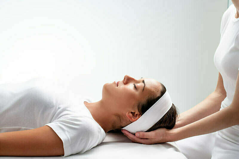 poser les mains dans le reiki