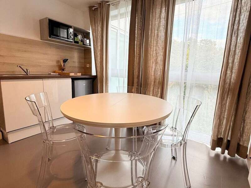 c1e372d1-271b-438b-b29d-16b849c88aa9