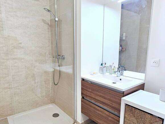 b125e002-6c94-4a75-aec9-7d65993d17f0