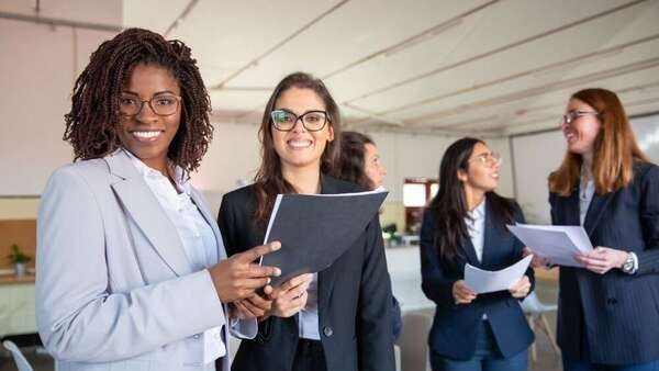 Consultation des salariés en entreprise (©pch,vector)