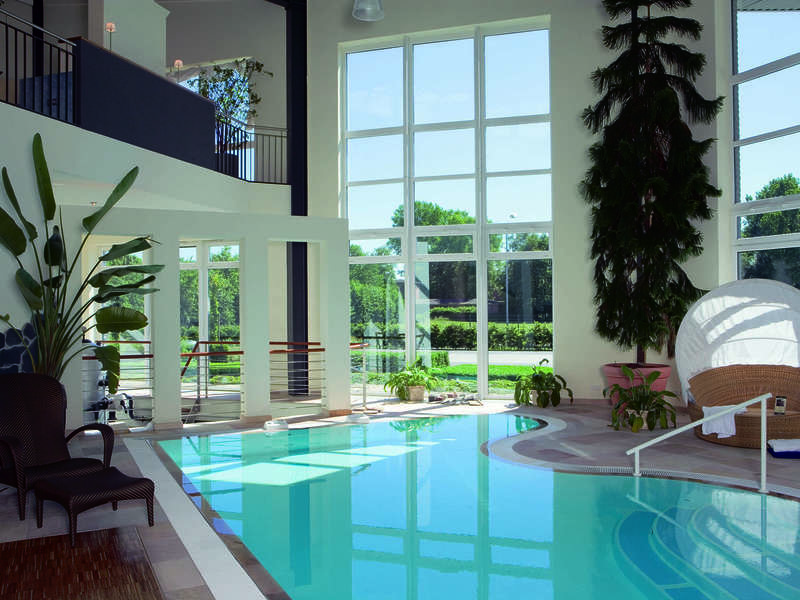 01_-_piscine_interieure_forme_libre