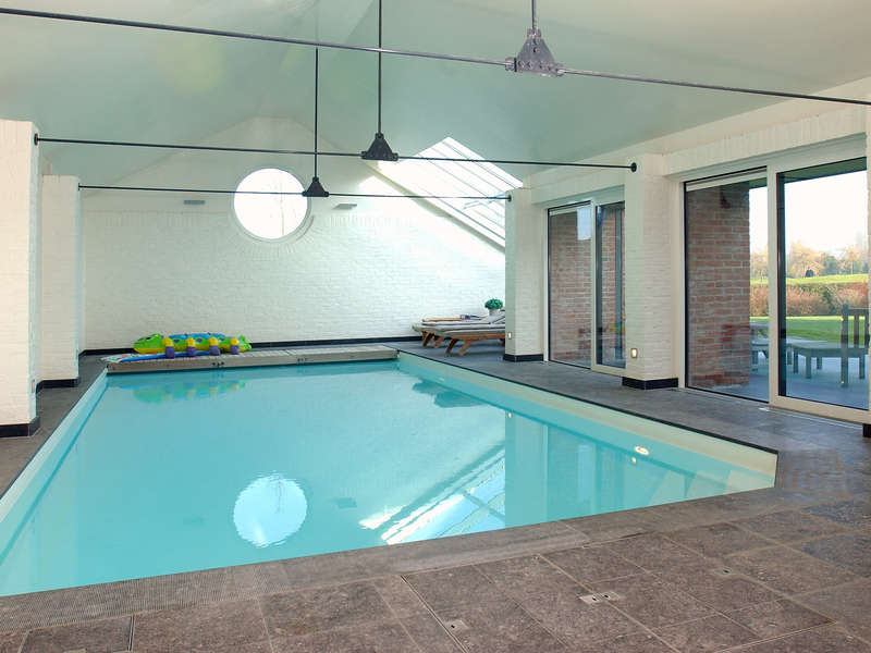 06_-_piscine_interieure_classique