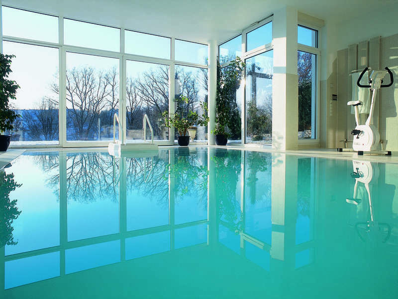 19_-_piscine_interieure_classique_-_riviera_pool