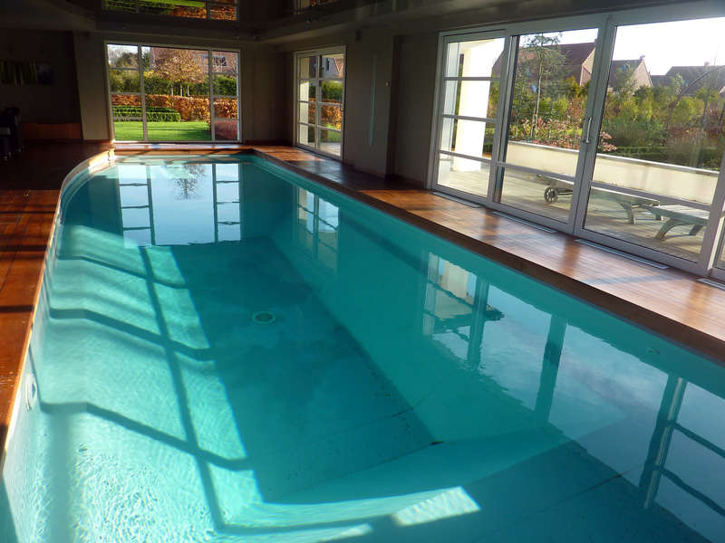 04_-_piscine_interieure_forme_libre
