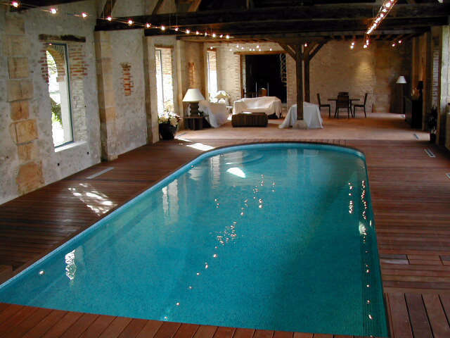 02_-_piscine_interieure_forme_libre