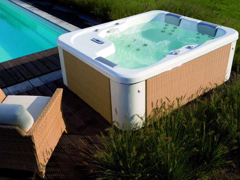 11_-_spa_pose_riviera_pool