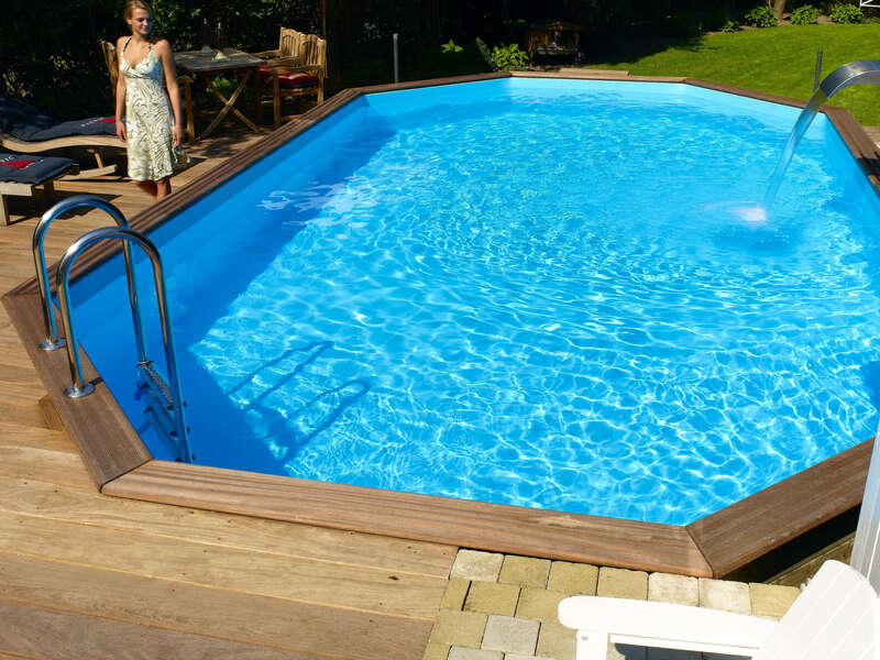 11_-_piscine_exterieur_bois_ovale_-_gardipool