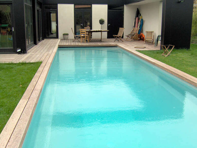 08_-_piscine_exterieur_couloir_de_nage