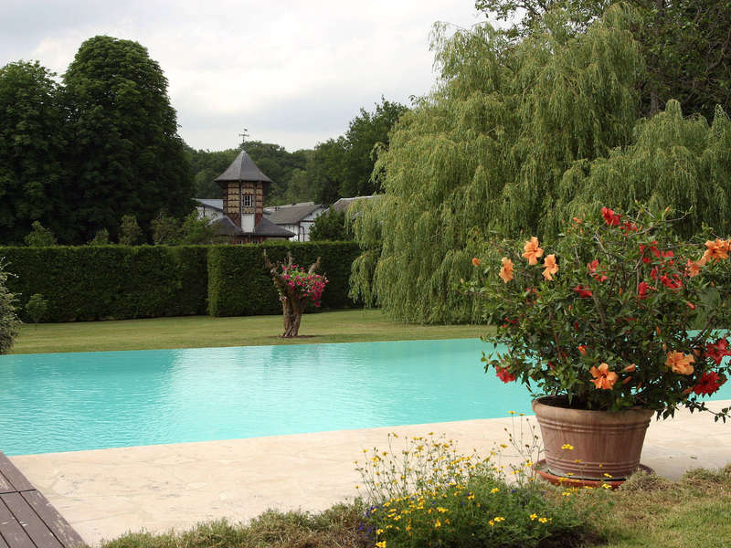 08_-_piscine_exterieur_a_debordement