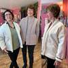 ateliers en action avec des outils et créations visibles