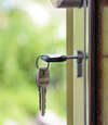 serrures modernes sur porte de logement