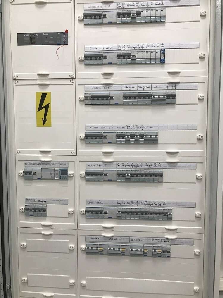 creation_tableau_electrique_tgbt_tarif_jaune_pour_boutique___magasin___bureau_et_tertiaire_de_marque_hager20241106-1754846-9sl4pv