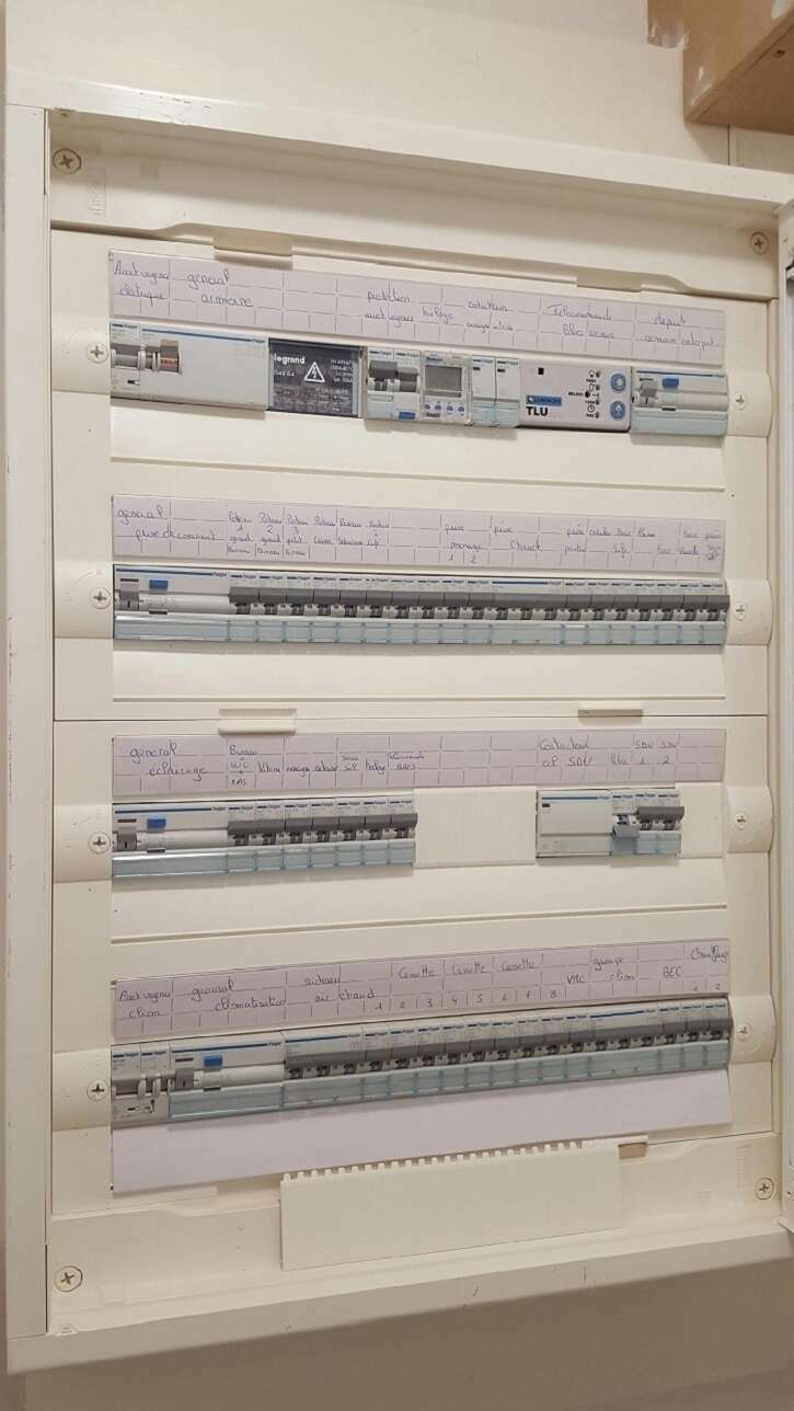 creation_tableau_pour_magasin_hager20241106-1754846-baf2oe