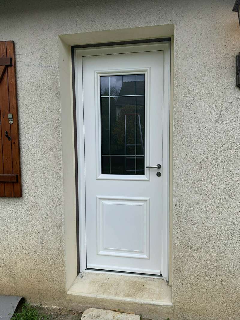 remplacement_porte_aluminium_ral_9016_face_exterieur20241106-1754846-1j34dz3