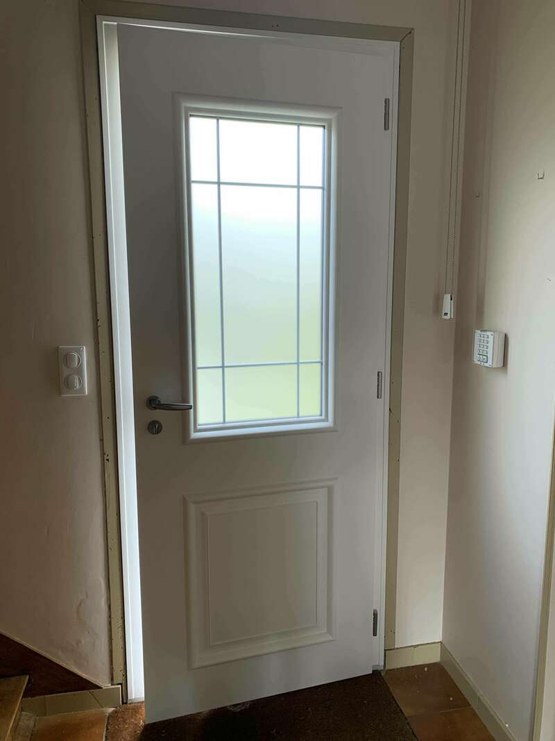 remplacement_porte_aluminium_ral_9016_face_interieur20241106-1754846-1lmy6rr