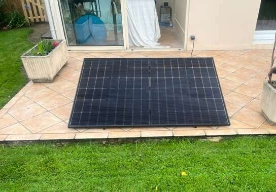 Installation d'un panneau solaire Plug & Play : vous branchez -> vous produisez !