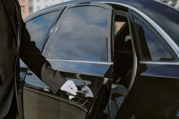 Mise à disposition de véhicules avec chauffeur : TVA à taux réduit ?