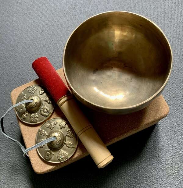 COURS DE MÉDITATIONS ASSISES GUIDÉES DE THICH NHAT HANH