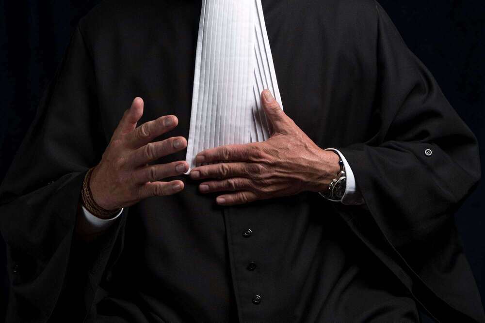 Le juge et le syndic non mandaté : une relation complexe au cœur du droit.